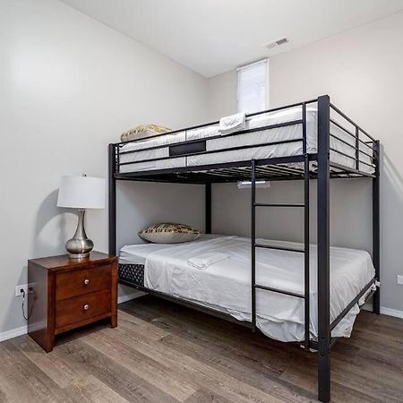 Suite 1 On Southport 4 Queen Beds Chicago Extérieur photo